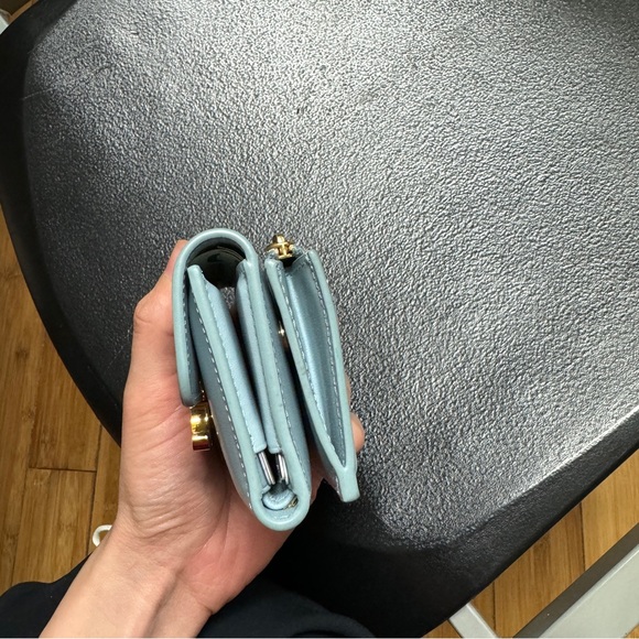 COMPACT WALLET WITH COIN TRIOMPHE IN SHINY CALFSKIN
PALE BLUE. - Picture 8 of 11